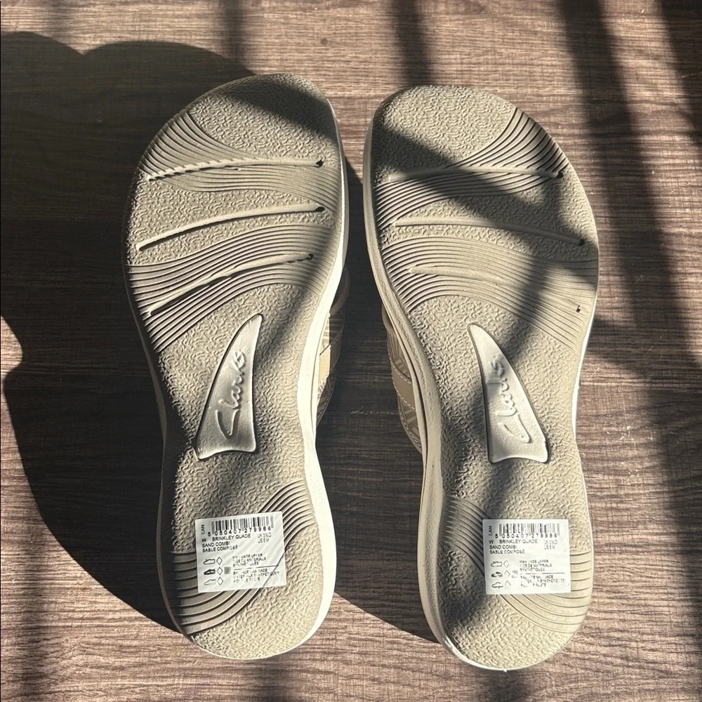Clarks Kids Brown Flip Flops